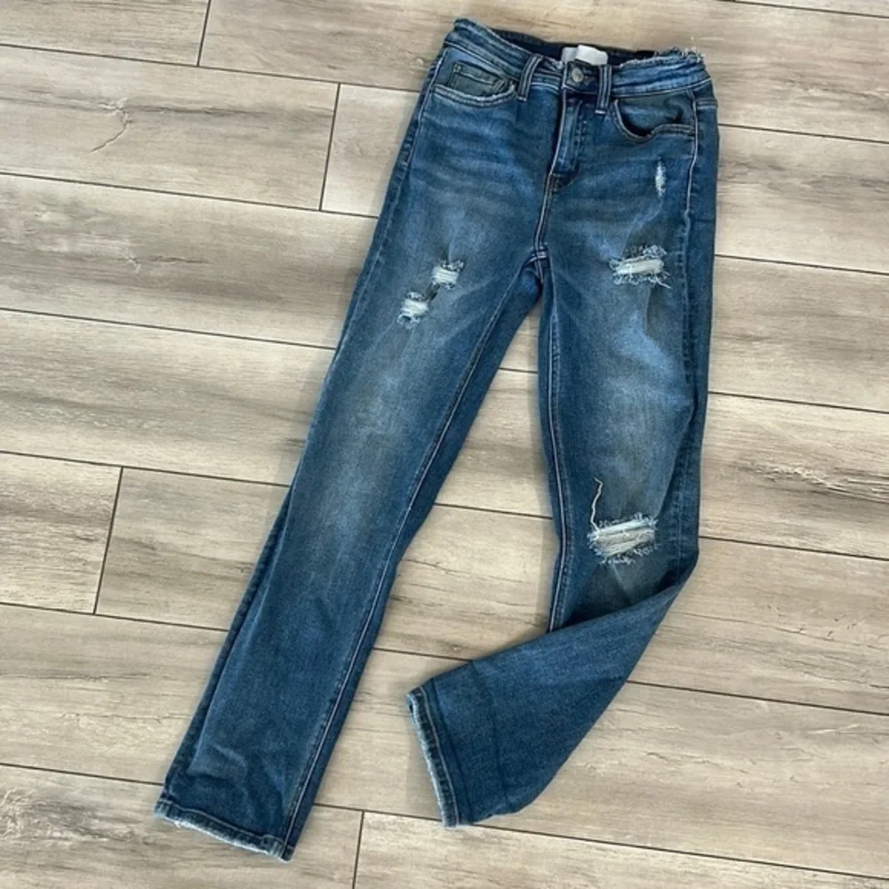 Vervet Carlene slim size 25 distressed straight leg jeans